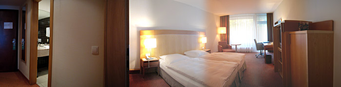 Zimmer 240 im Hotel Dolce in Bad Nauheim; Bild größerklickbar
